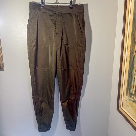 🏃♀️ Athleta Radiant Jogger Pants in Olive Green - Picture 2 of 10